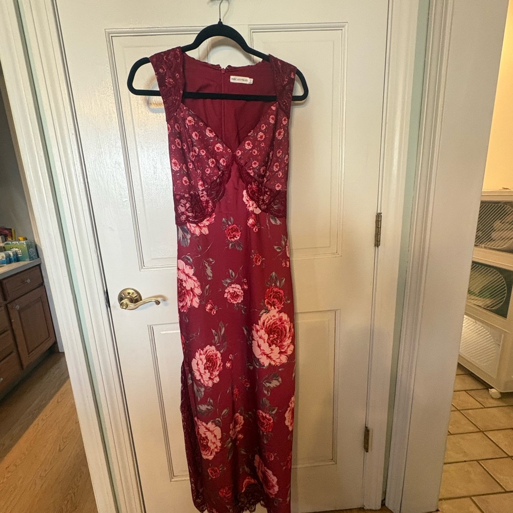 Avec Les Filles Burgundy Floral Lace Dress